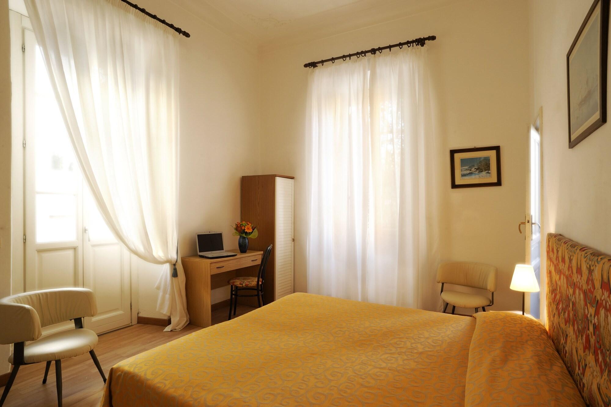 Hotel Alfieri 알라시오 외부 사진