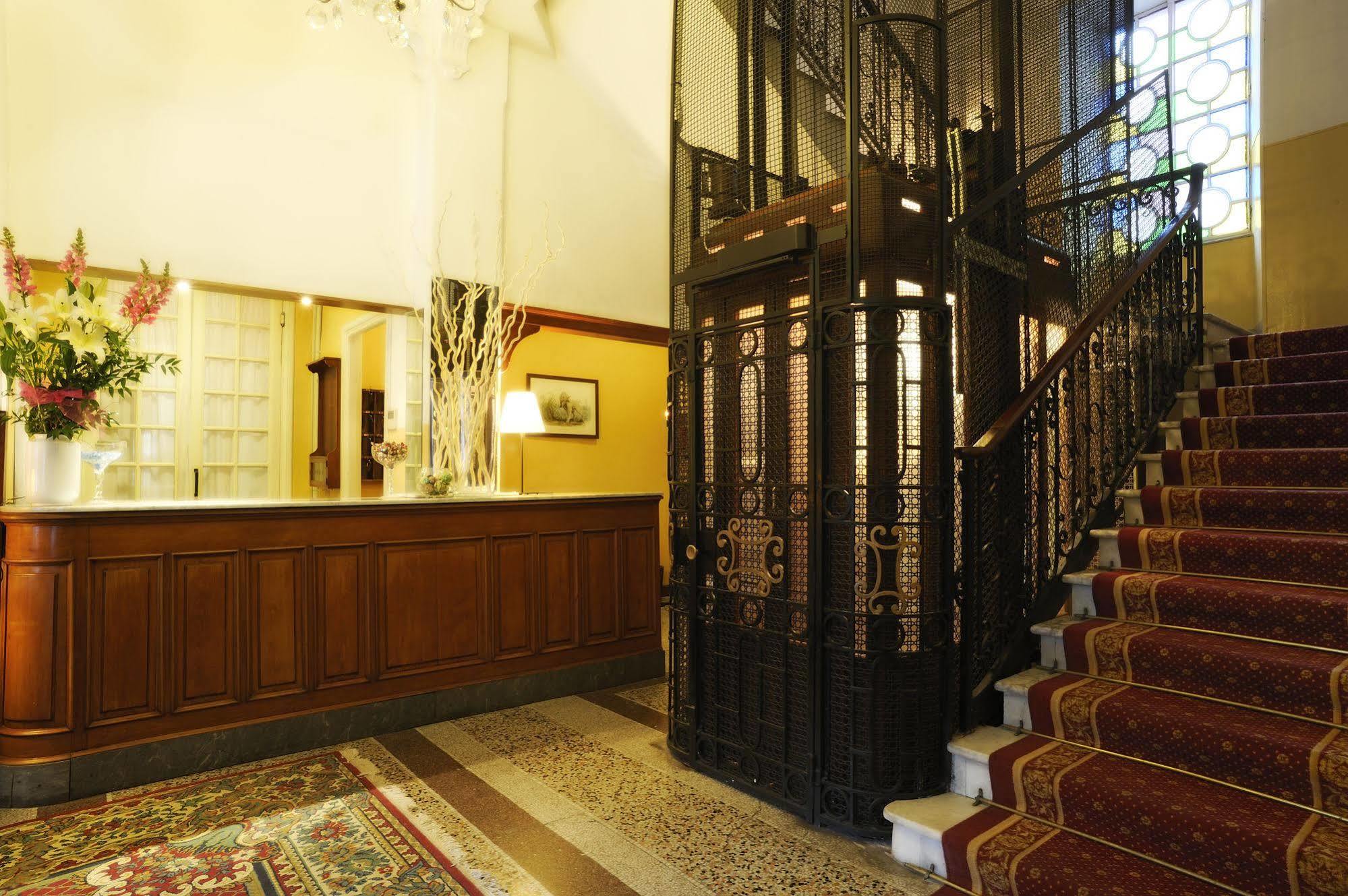 Hotel Alfieri 알라시오 외부 사진