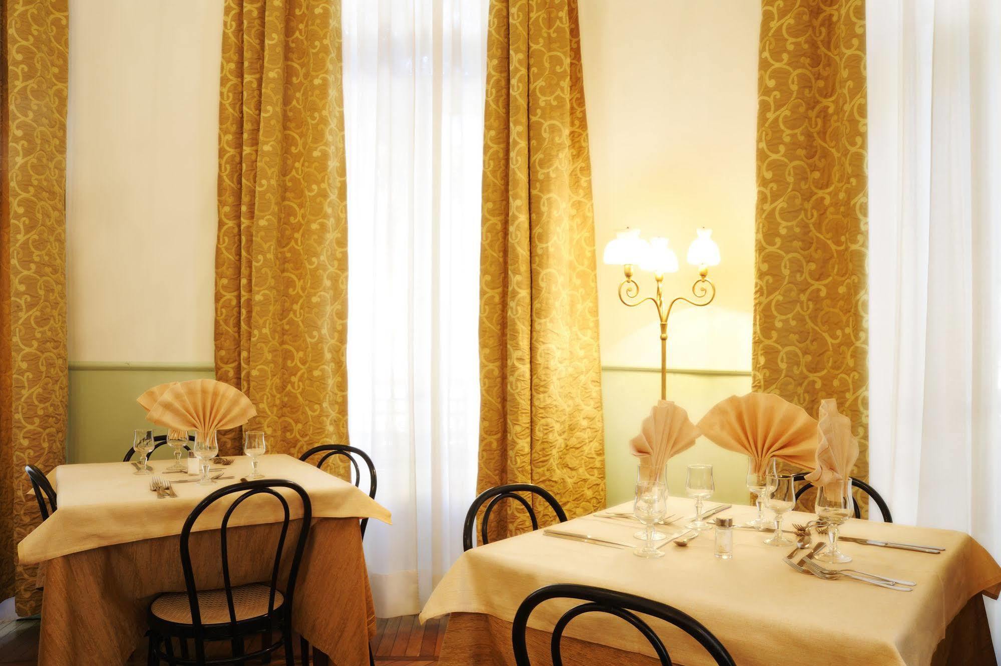 Hotel Alfieri 알라시오 외부 사진